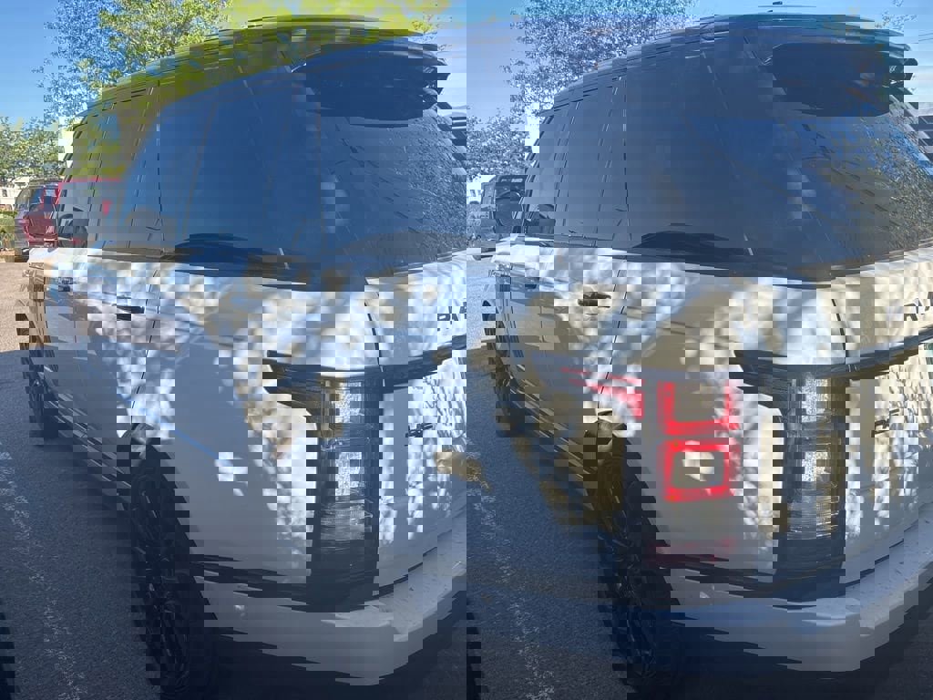 Used 2016 Land Rover Range Rover HSE image 3