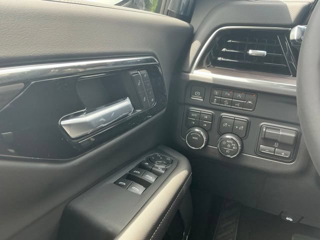 New 2026 Chevrolet Suburban Premier w/ Sun And Tow Package AWD/4WD image 27