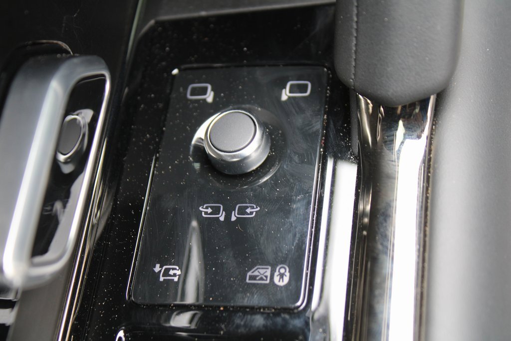 New 2025 Land Rover Range Rover SV image 22