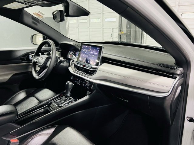 Used 2024 Jeep Compass Limited image 31