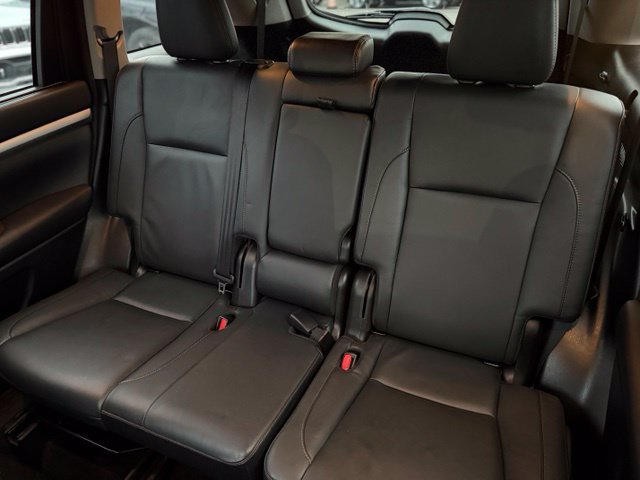 Used 2017 Toyota Highlander XLE AWD/4WD image 17