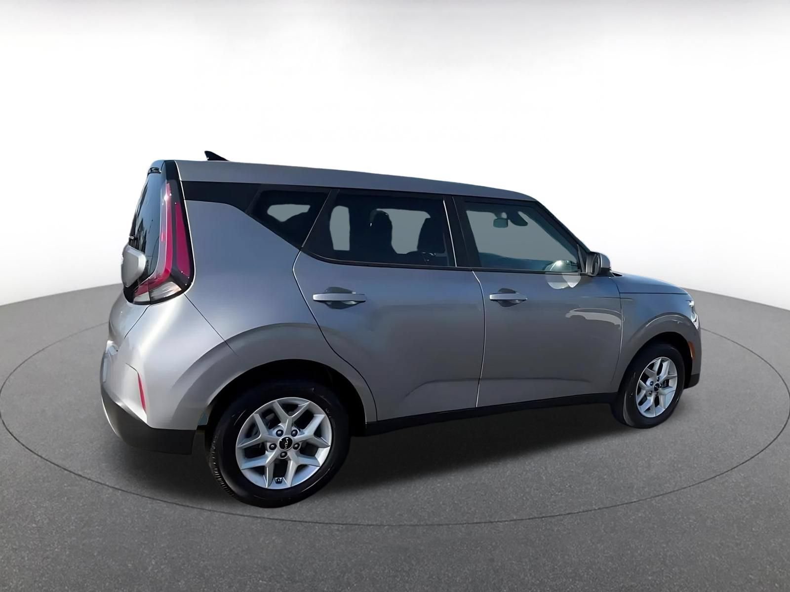 Used 2025 Kia Soul LX w/ LX Technology Package FWD image 15