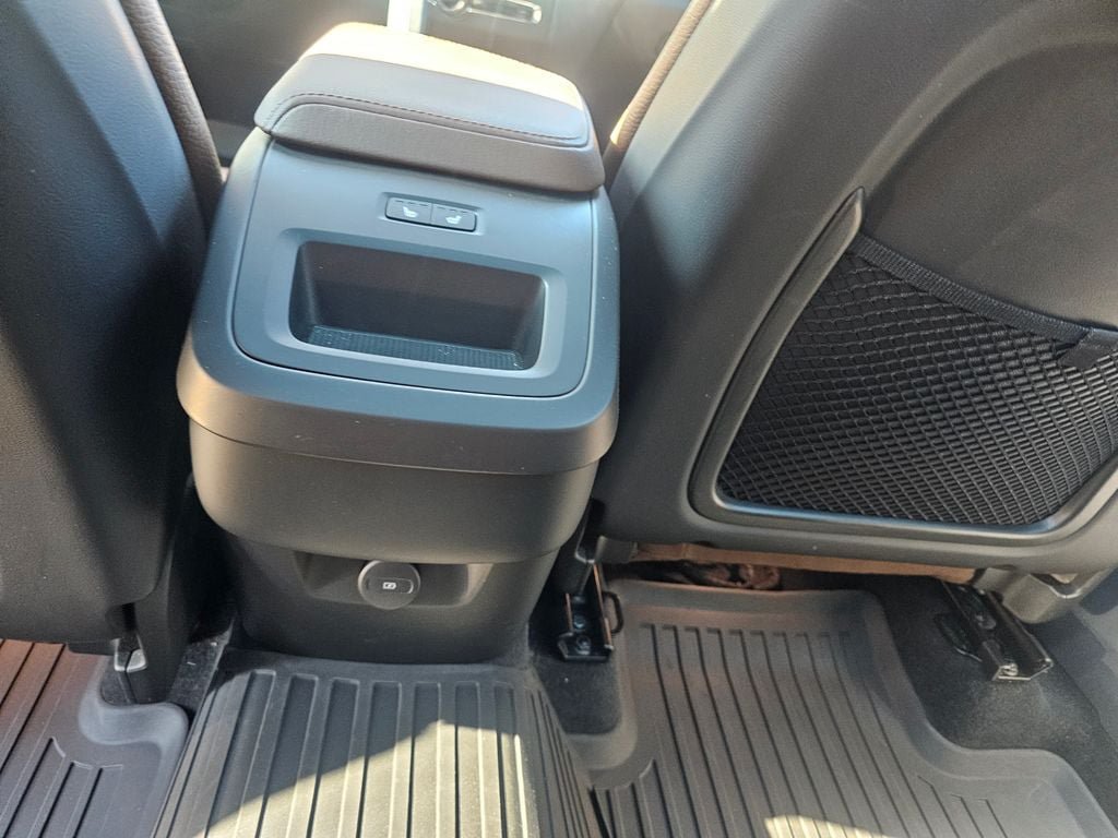 Certified 2023 Volvo XC60 B5 Plus w/ Climate Package AWD/4WD image 16