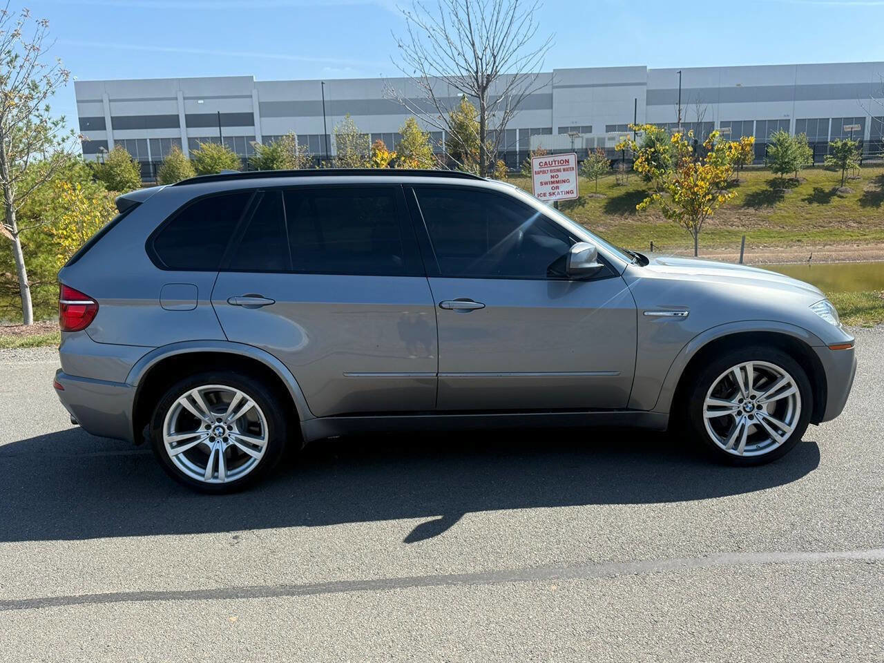 Used 2011 BMW X5 M image 2