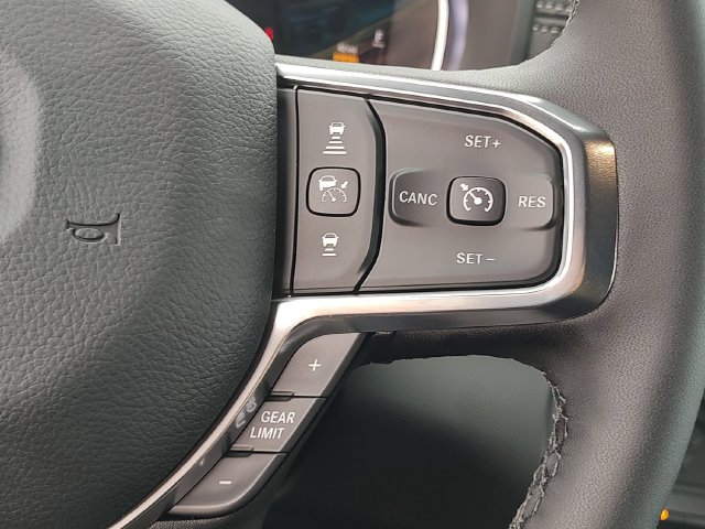 Used 2026 RAM 2500 Laramie AWD/4WD image 22