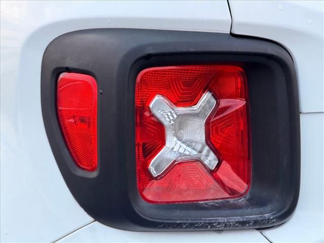 Used 2021 Jeep Renegade Latitude image 9