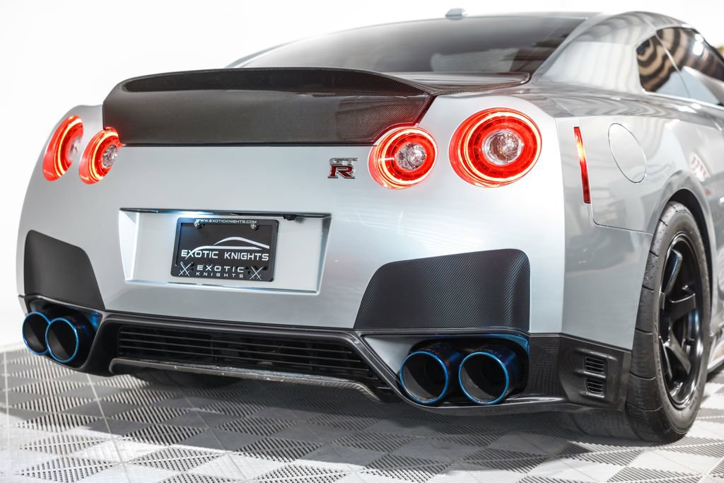 Used 2015 Nissan GT-R Black Edition AWD/4WD image 8