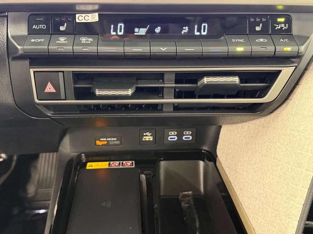 Used 2026 Toyota Camry XLE FWD image 35