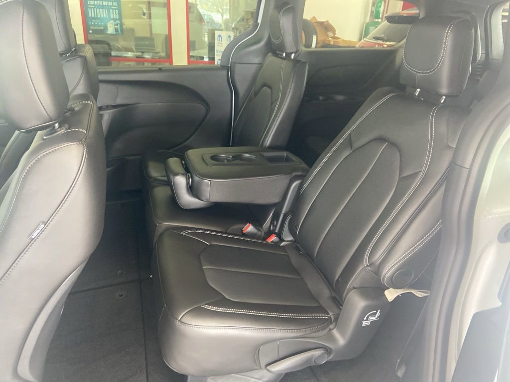 New 2026 Chrysler Pacifica Select FWD image 8