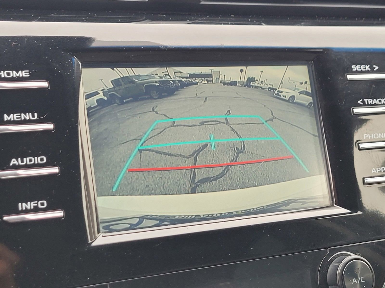 Used 2018 Toyota Camry SE FWD image 18