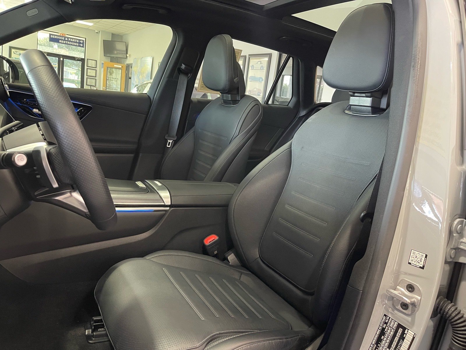 Used 2025 Mercedes-Benz GLC 300 4MATIC image 25