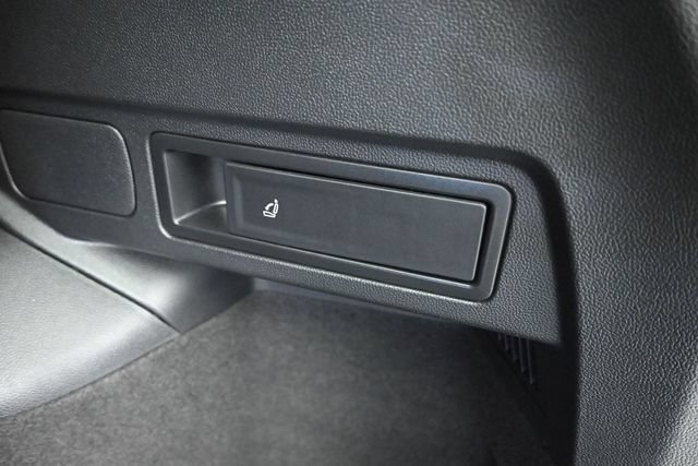 Used 2022 Volkswagen Tiguan SE FWD image 32