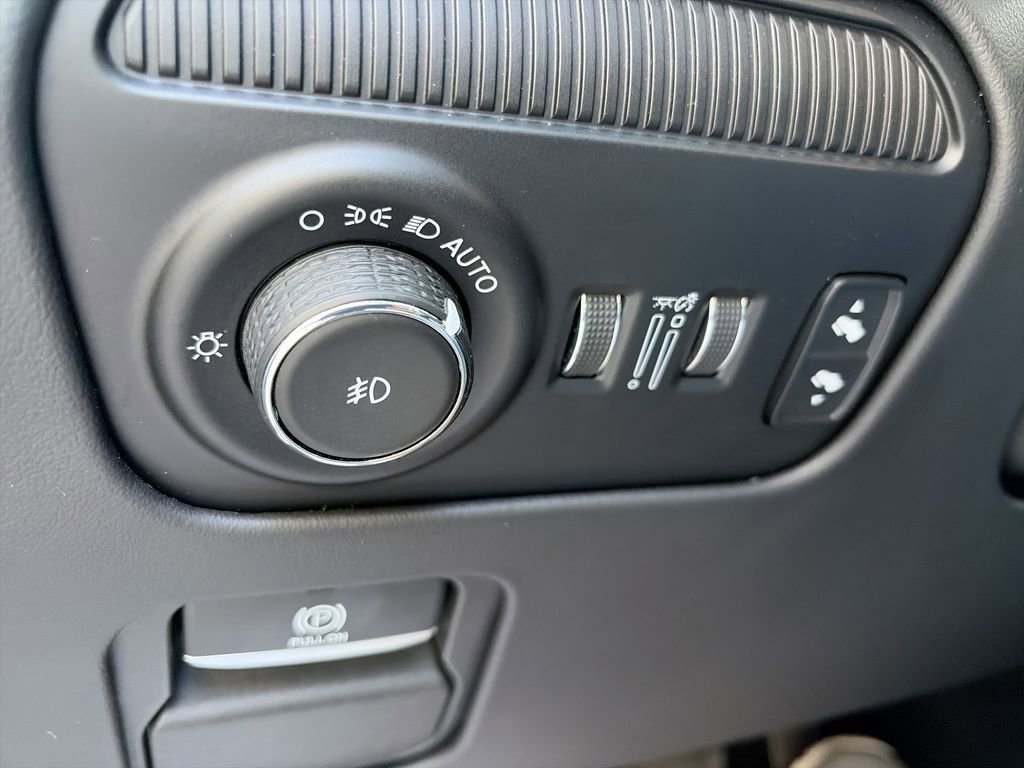 Used 2022 Jeep Grand Wagoneer Series III w/ Rear Seat Video Group 1 AWD/4WD image 25