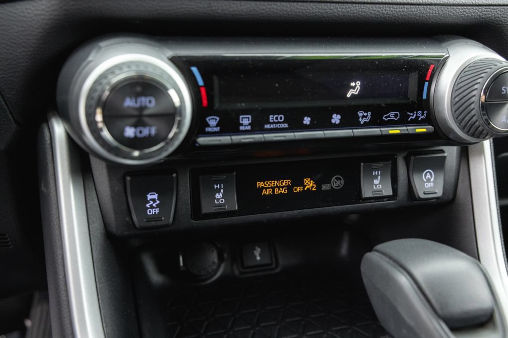 Certified 2020 Toyota RAV4 XLE w/ XLE Grade Weather Package FWD image 20