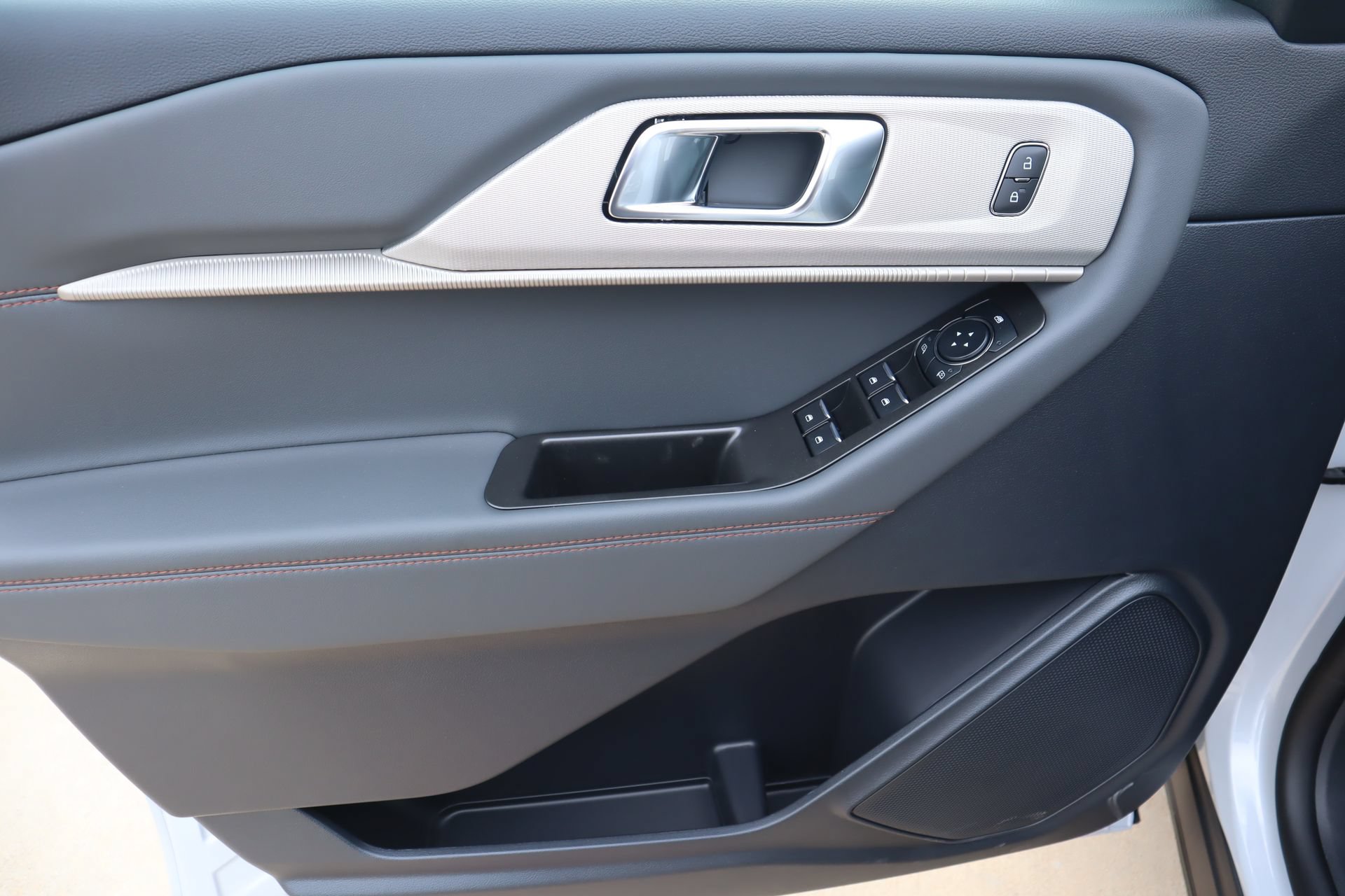 New 2026 Ford Explorer Active w/ Active Comfort Package RWD image 18
