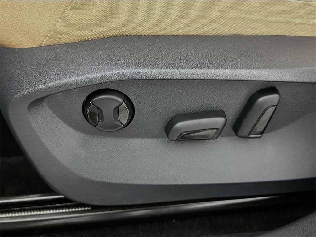 Used 2023 Volkswagen Tiguan SE image 19