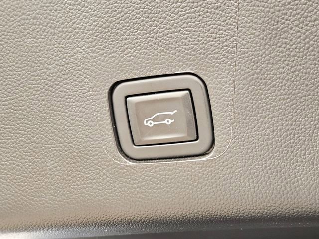 Used 2023 Chevrolet Traverse Premier w/ Redline Edition image 31