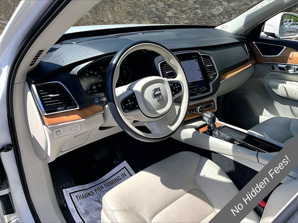 Used 2022 Volvo XC90 T6 Momentum AWD/4WD image 12