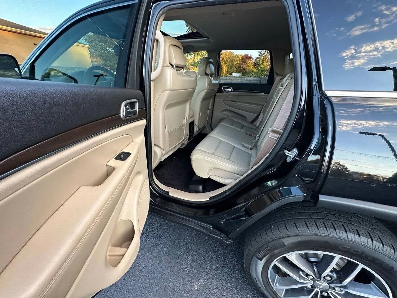 Used 2018 Jeep Grand Cherokee Limited image 10