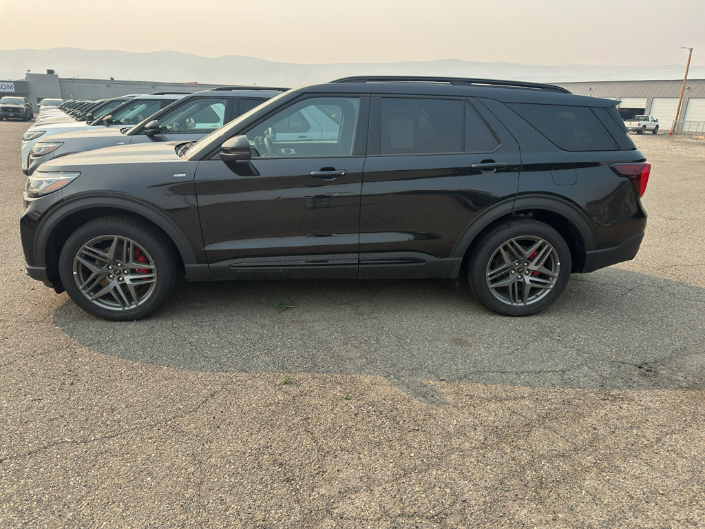 New 2026 Ford Explorer ST-Line w/ ST-Line Street Pack AWD/4WD image 2