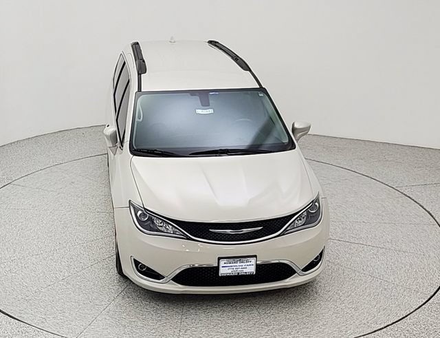Used 2017 Chrysler Pacifica Touring-L w/ Tire & Wheel Group FWD image 10