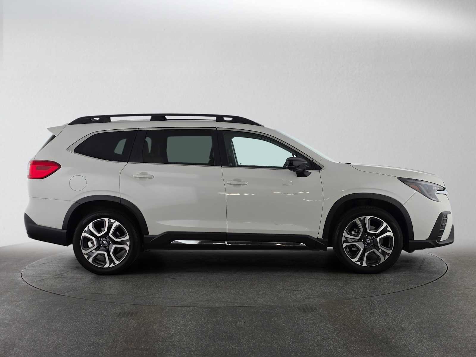Used 2024 Subaru Ascent Limited w/ Technology Package AWD/4WD image 2