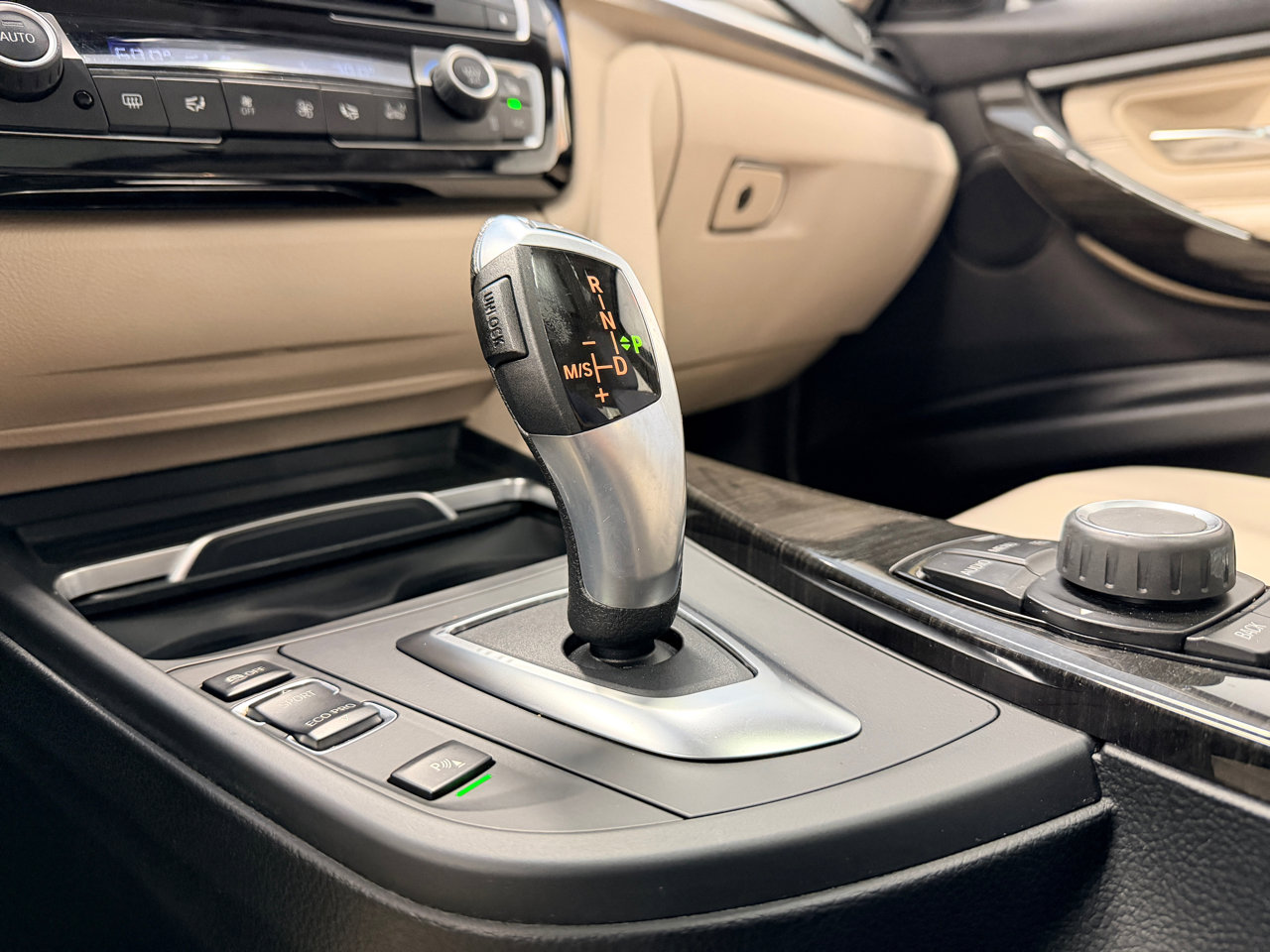 Used 2016 BMW 320i Sedan image 36