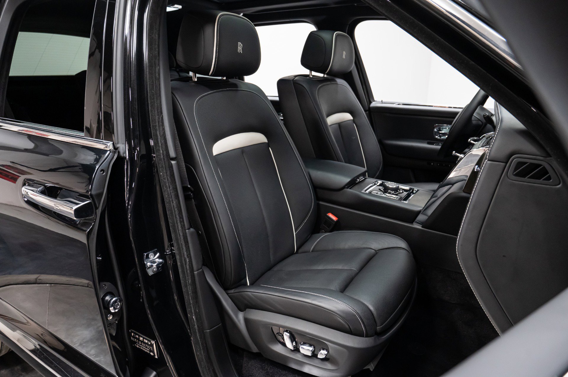 Used 2019 Rolls-Royce Cullinan image 42