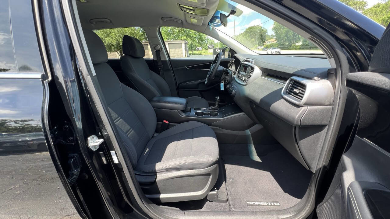 Used 2017 Kia Sorento L image 24