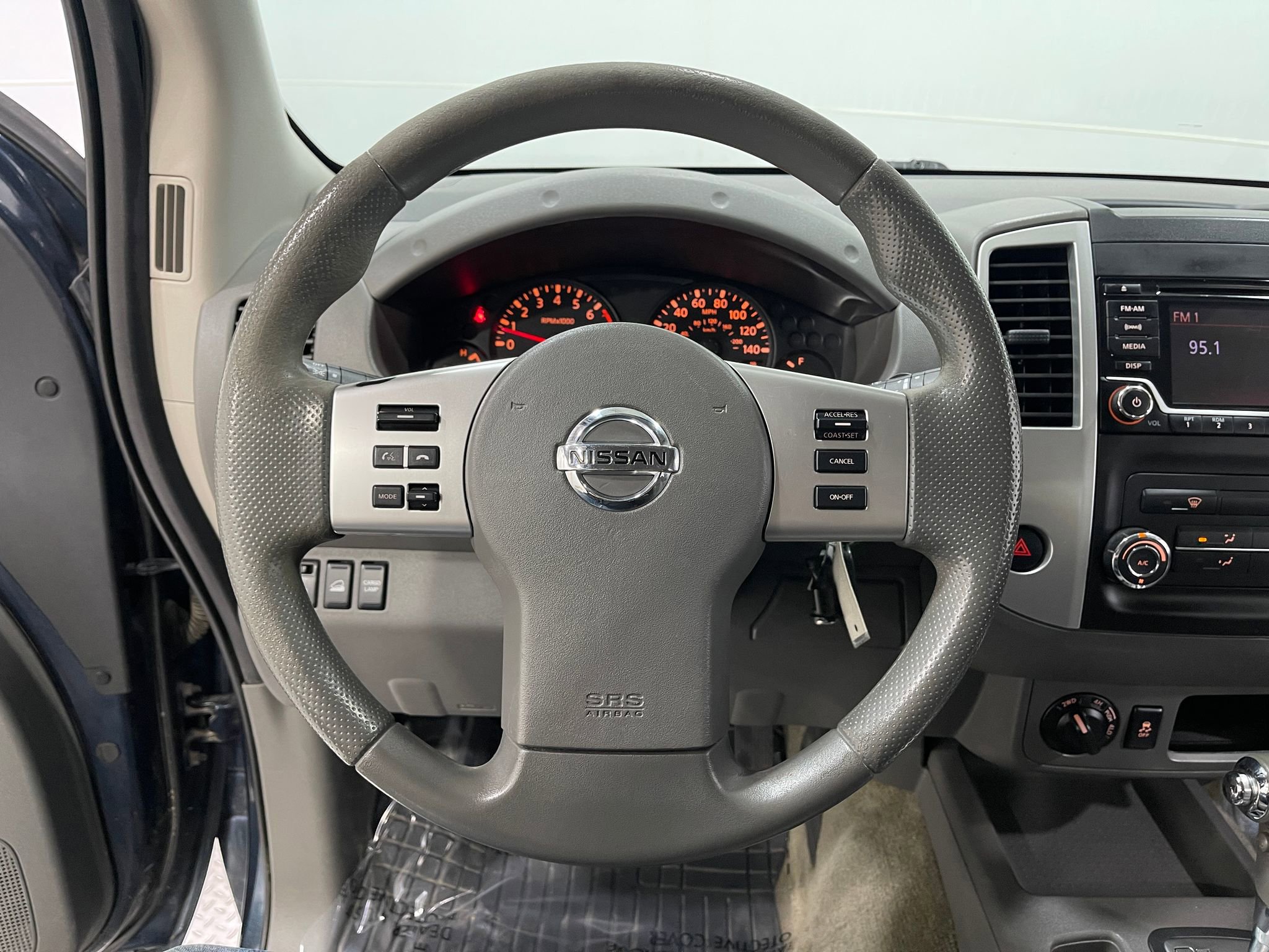 Used 2017 Nissan Frontier SV image 19