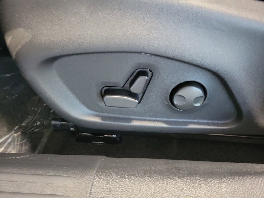 New 2025 Jeep Compass Latitude w/ Sun & Sound Group image 10