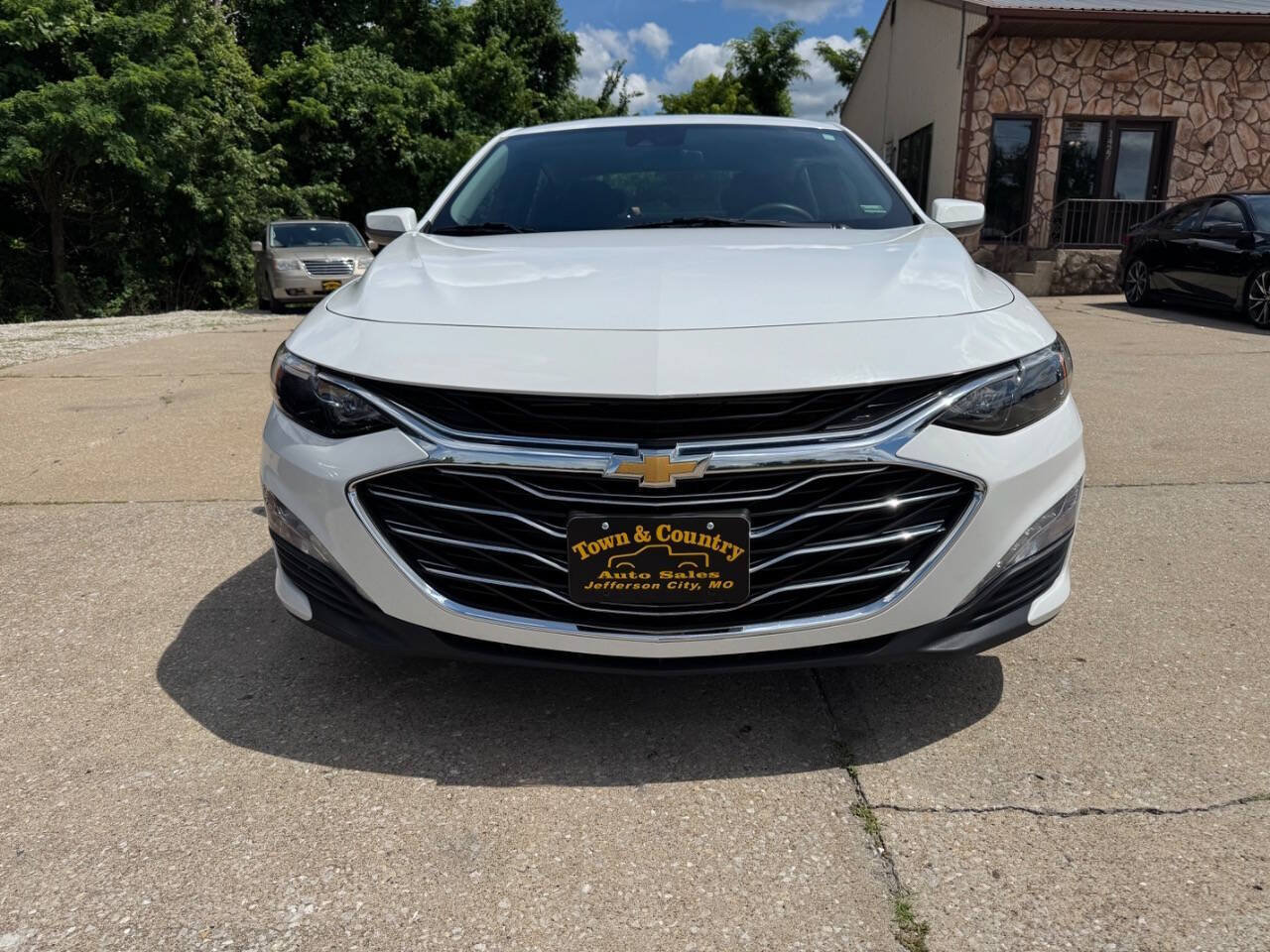 Used 2023 Chevrolet Malibu LT FWD image 2