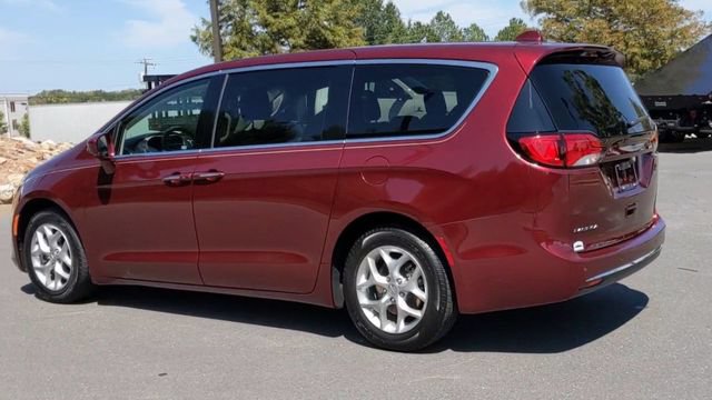 Used 2018 Chrysler Pacifica Touring Plus w/ Tire & Wheel Group FWD image 2
