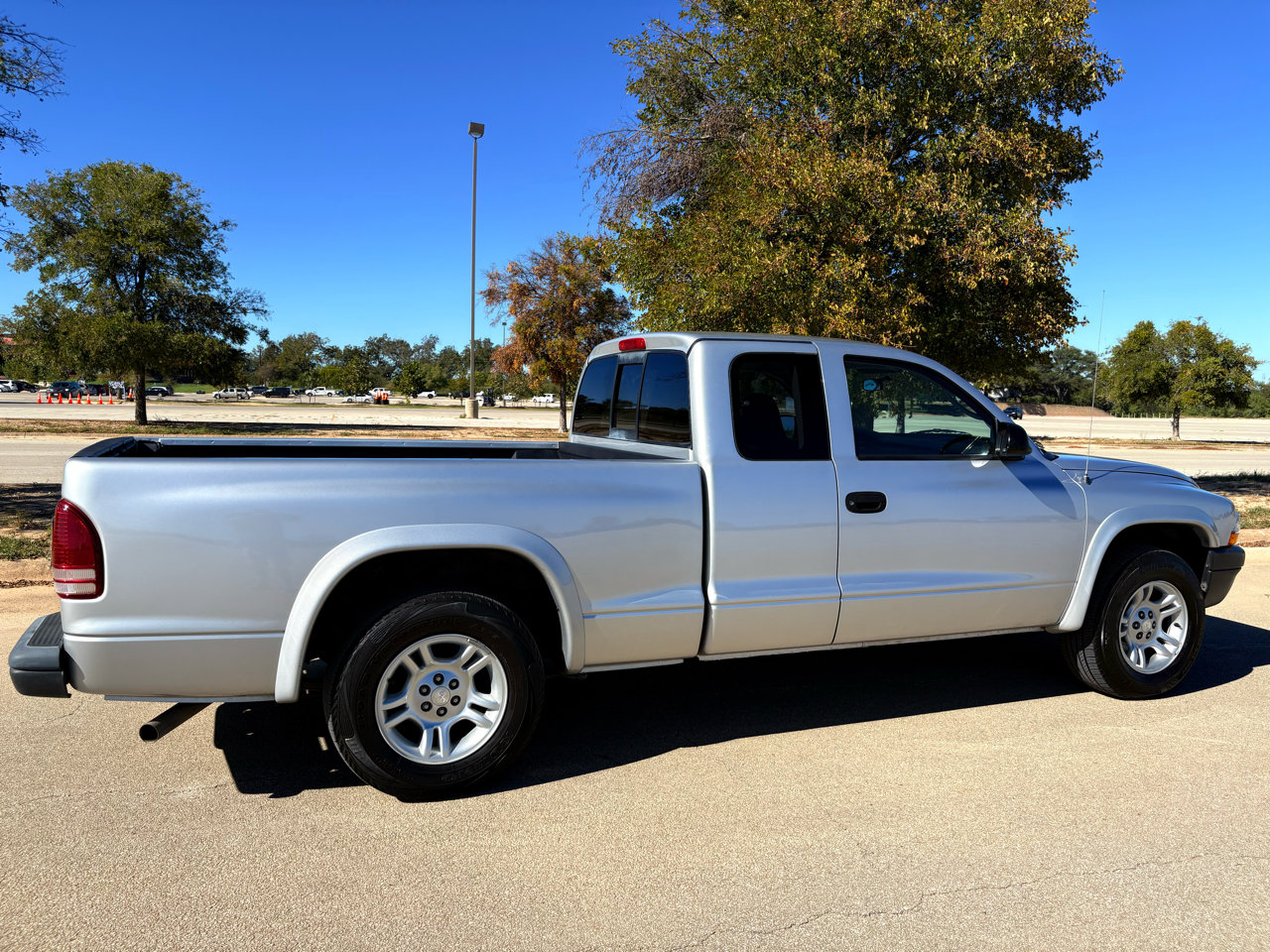 Used 2004 Dodge Dakota 2WD Club Cab w/ Tire & Handling Group image 48
