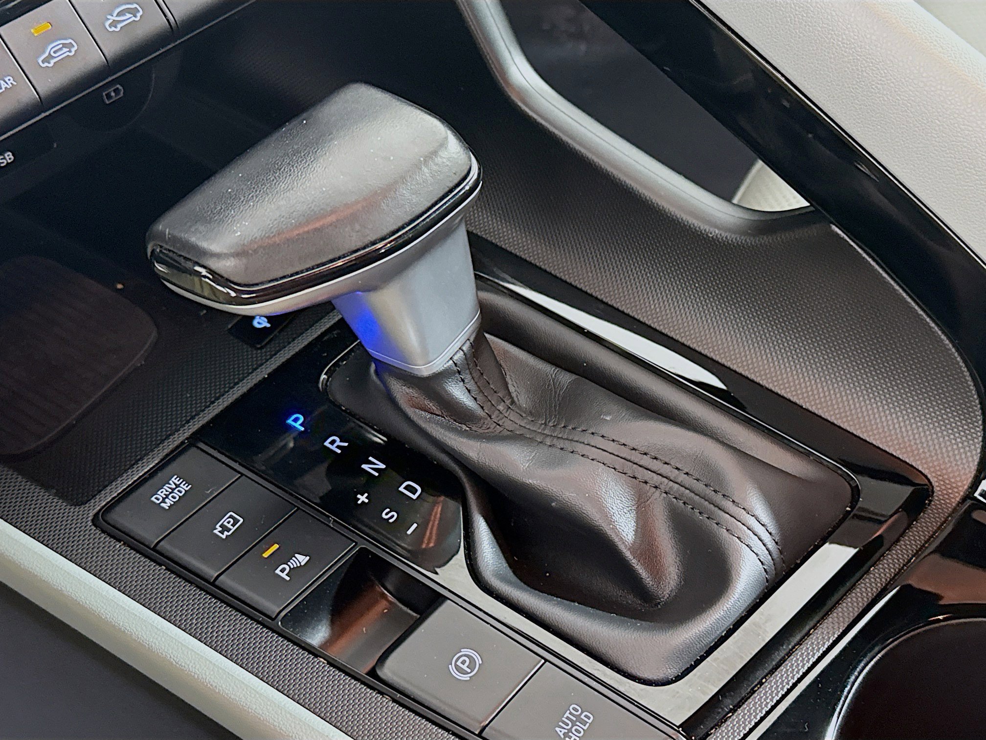 Used 2024 Hyundai Elantra Limited image 20