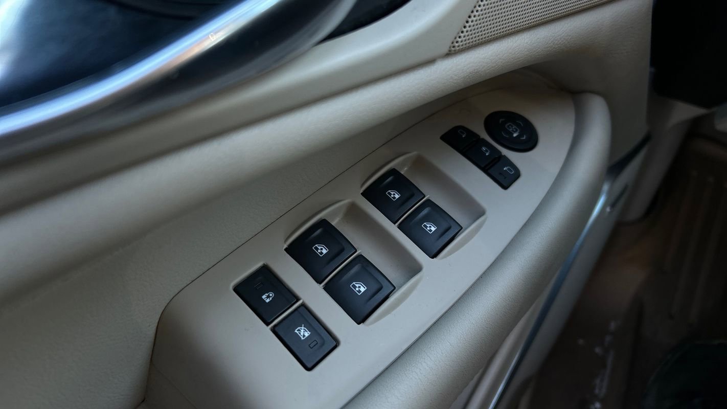 Used 2019 Cadillac Escalade ESV Luxury image 36