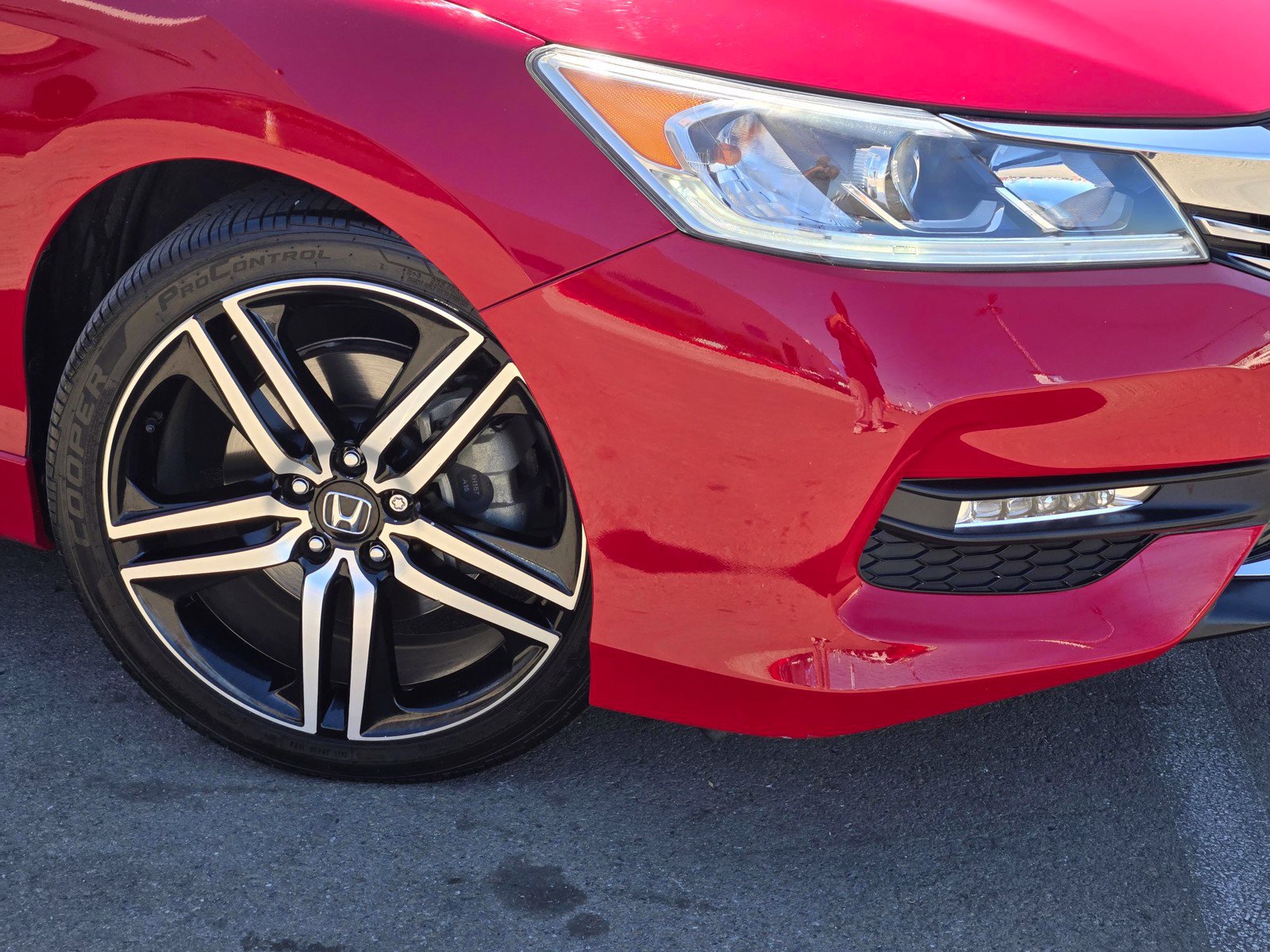 Used 2016 Honda Accord Sport image 9