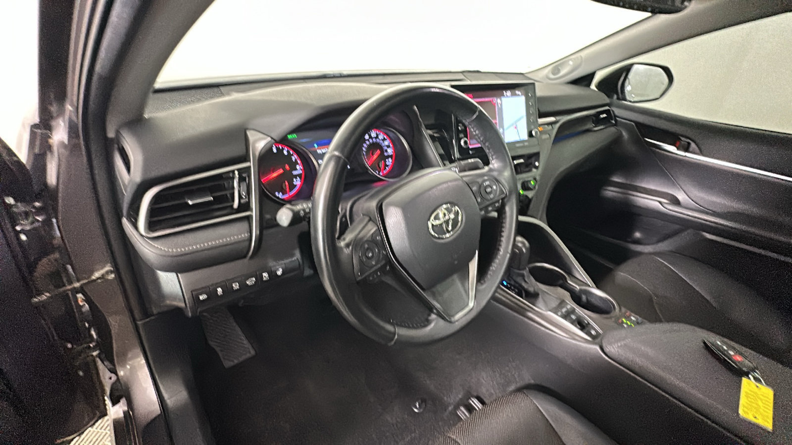 Used 2022 Toyota Camry XSE w/ Navigation Package FWD image 17