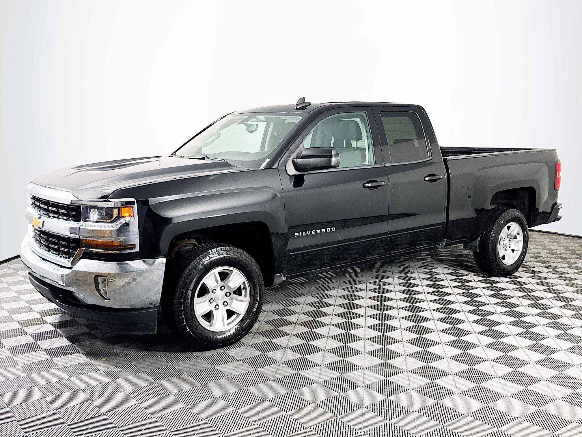 Used 2018 Chevrolet Silverado 1500 LT w/ All Star Edition AWD/4WD image 4
