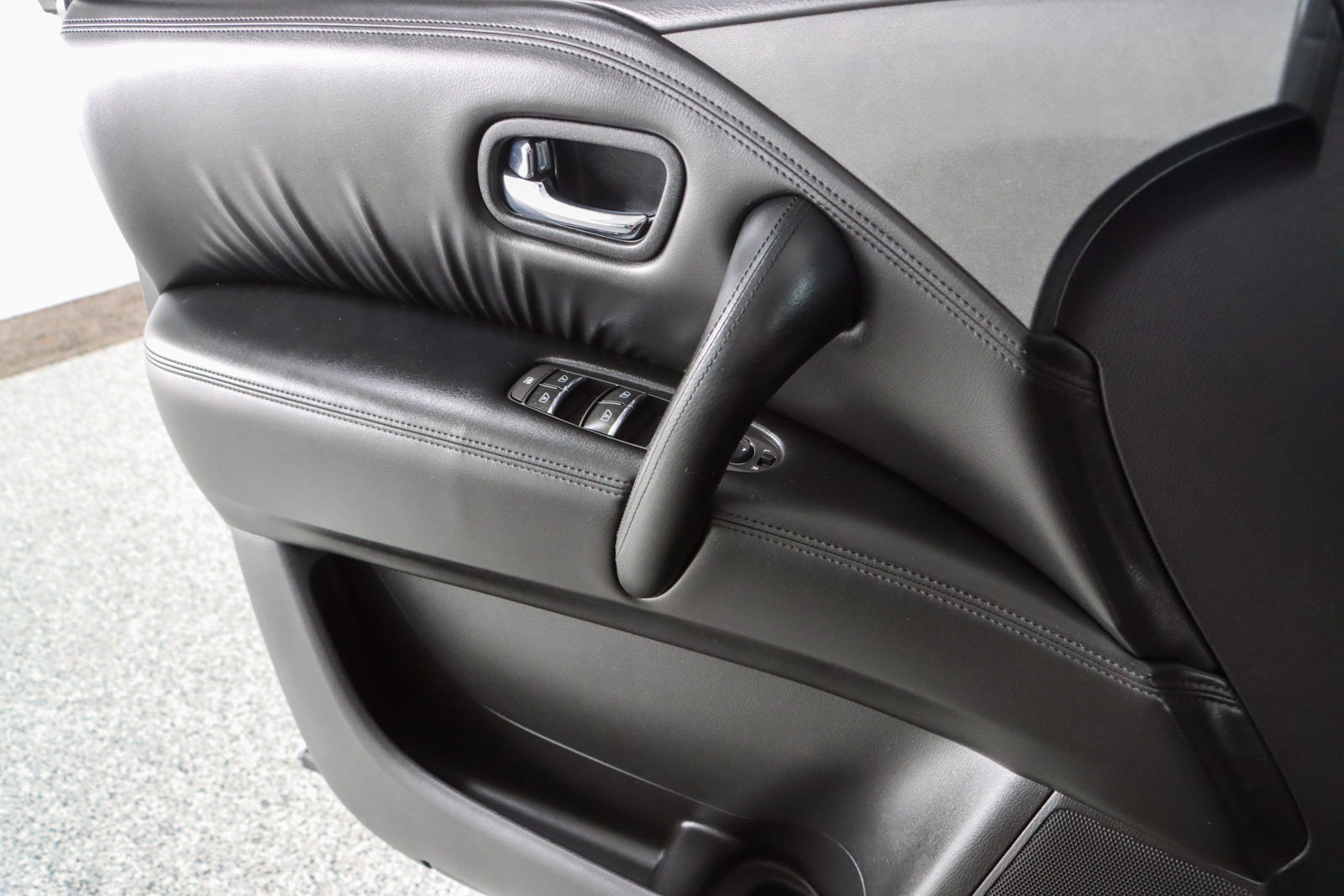 Used 2022 Nissan Armada SV w/ SV Appearance Package RWD image 22