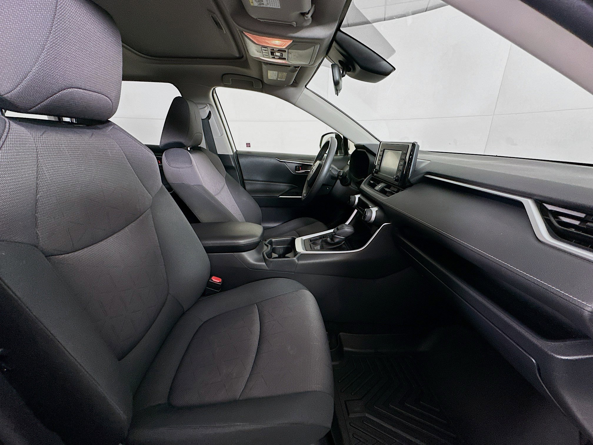 Used 2019 Toyota RAV4 XLE FWD image 30