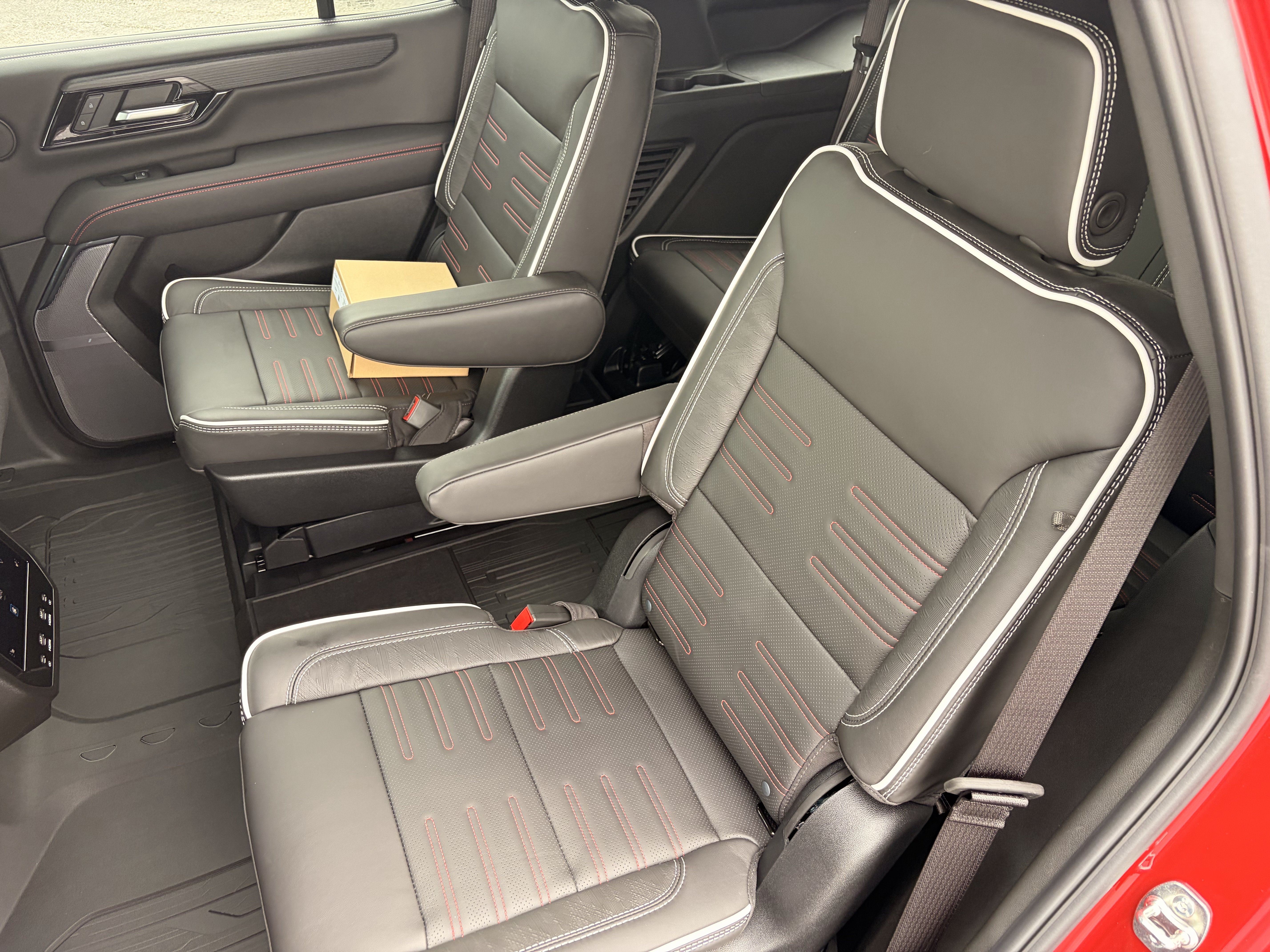 New 2026 GMC Yukon AT4 Ultimate w/ LPO, Floor Liner Package AWD/4WD image 15