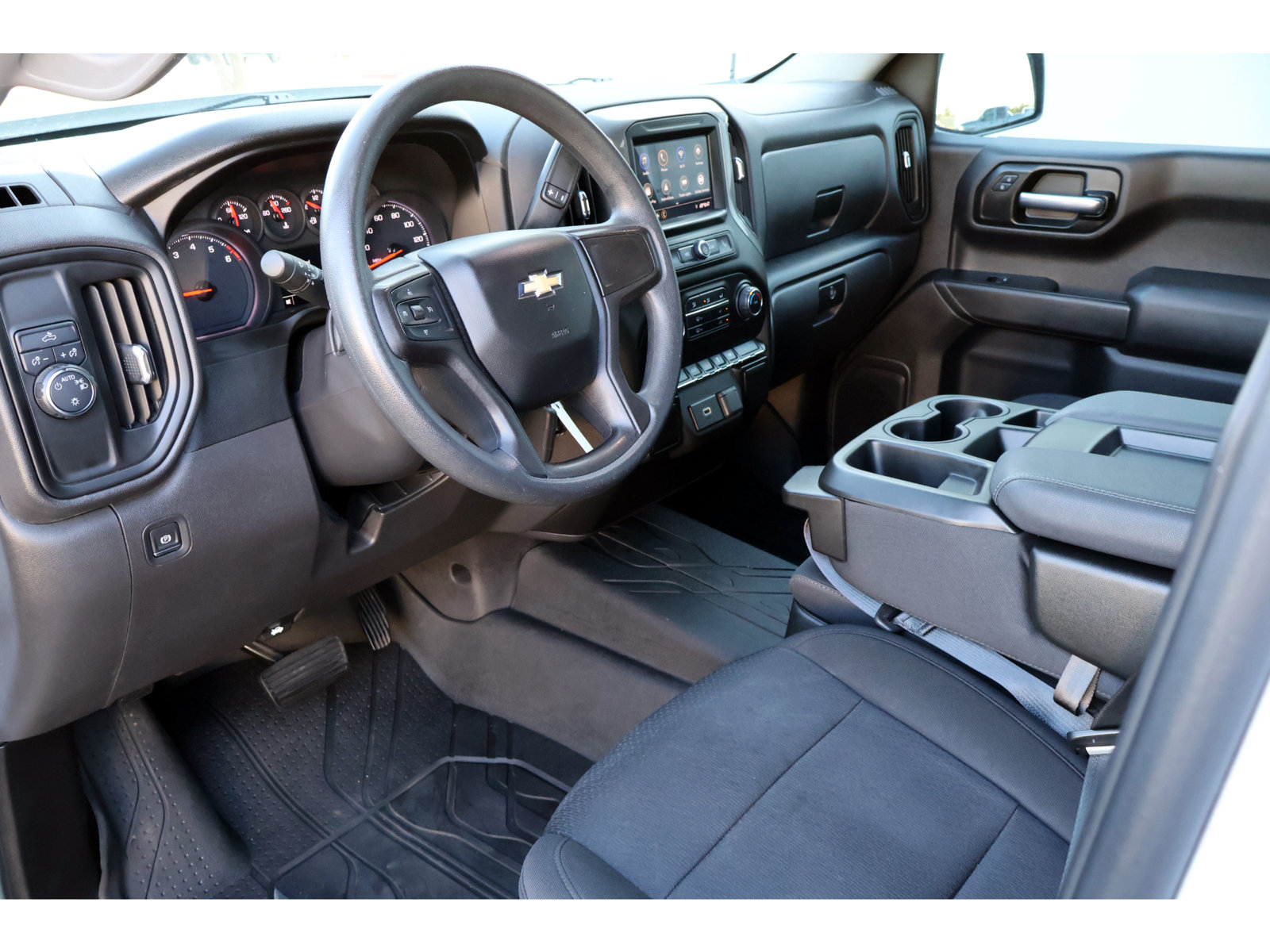 Used 2020 Chevrolet Silverado 1500 Custom w/ Custom Value Package RWD image 3