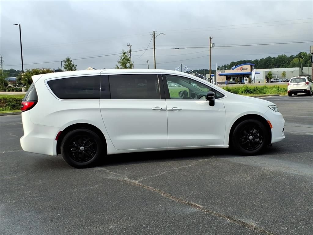 Used 2024 Chrysler Pacifica Touring-L FWD image 20