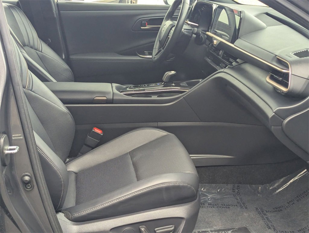 Used 2024 Toyota Crown Limited image 31