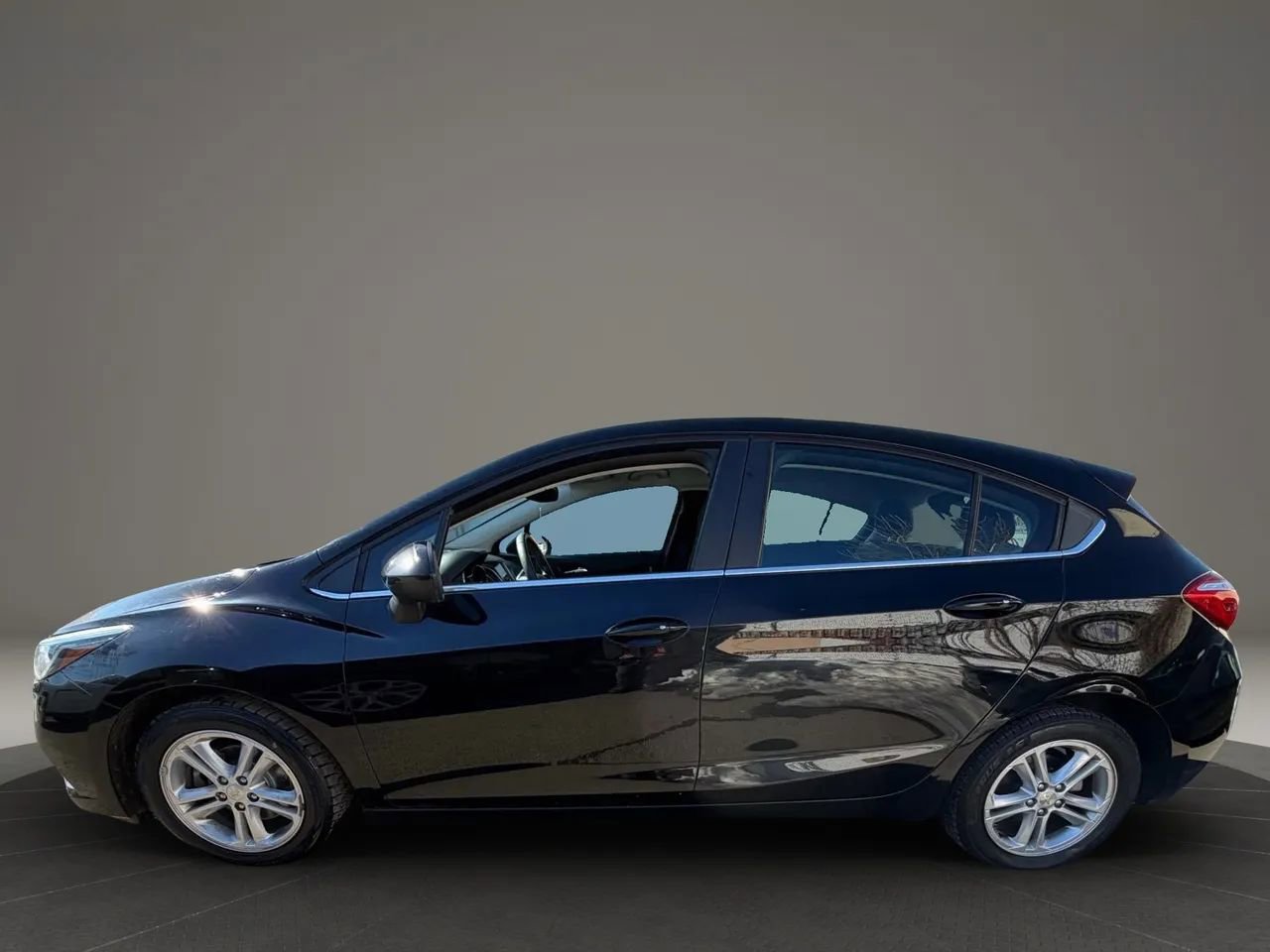 Used 2017 Chevrolet Cruze LT w/ Convenience Package image 8