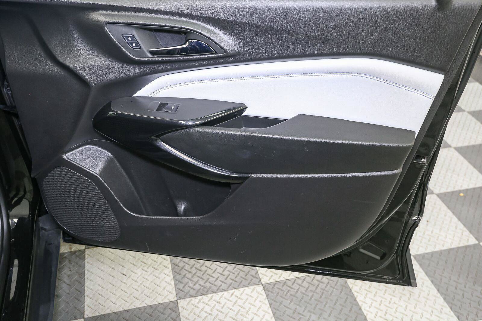 Used 2025 Chevrolet Trax LT FWD image 19