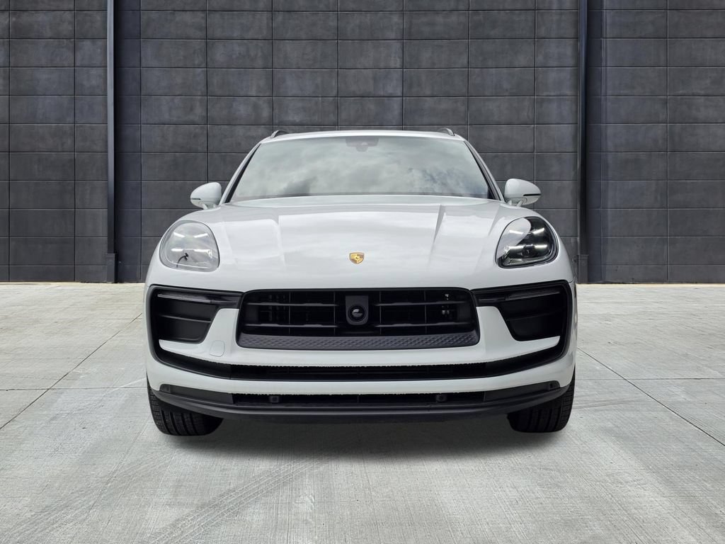 Certified 2026 Porsche Macan AWD/4WD image 10