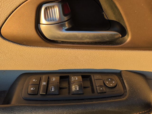 Used 2017 Chrysler Pacifica Touring-L FWD image 6