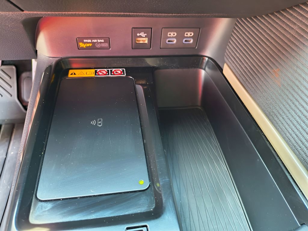 Used 2025 Toyota Camry SE image 24